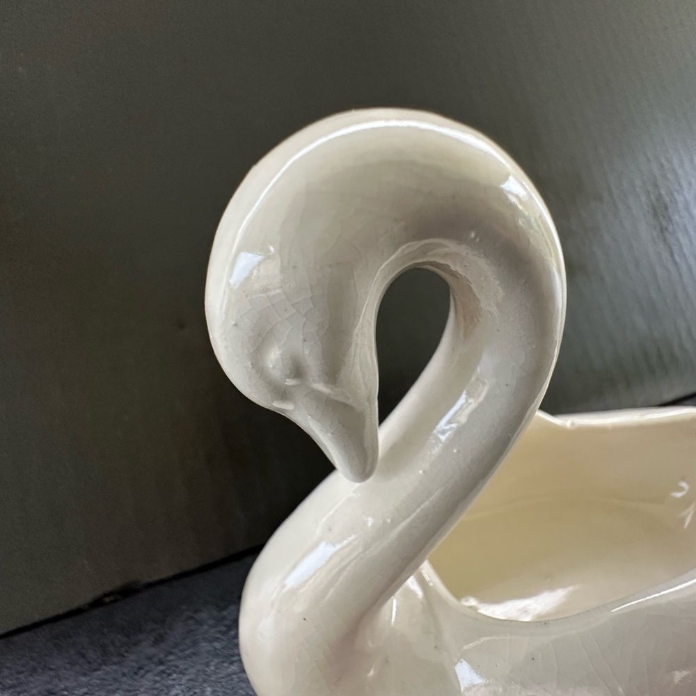 Elegant White Swan Figurine - Picture 12 of 14